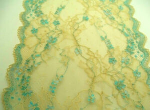 nouvelle dentelle leavers chair fleur turquoise