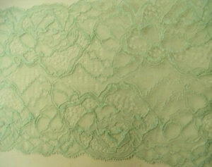 nouvelle dentelle de calais leavers vert d'eau 17 cm