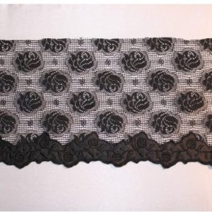 dentelle noire surbrodée à l’extrémité 15 cm