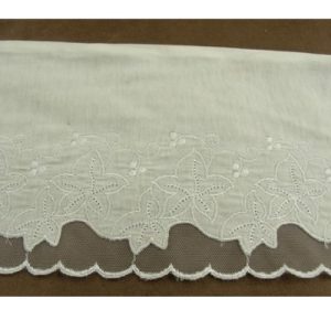 DENTELLE DE CALAIS blanche 14 cm hauteur de broderie 7 cm brodée sur jersey coton