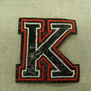 écusson- thermocollant- rouge et noir- motif K