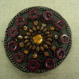 broche multicolore
