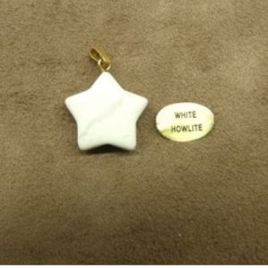 PENDENTIF ETOILE-WIHITE HOWLITE,LARGEUR: 2 cm / EPAISSEUR: 5 mm