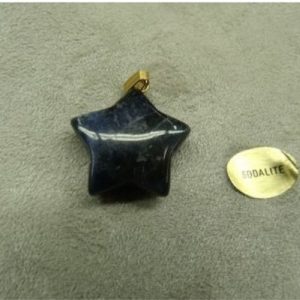 PENDENTIF ETOILE-SODALITE,LARGEUR: 2 cm / EPAISSEUR: 5 mm