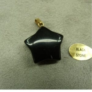 PENDENTIF ETOILE- BLACK STONE,LARGEUR: 2 cm / EPAISSEUR: 5 mm