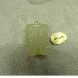 PENDENTIF MOTIF CHOUETTE- NEW JADE,HAUTEUR 2cm / LARGEUR: 1,5 cm/ EPAISSEUR: 1,5 cm