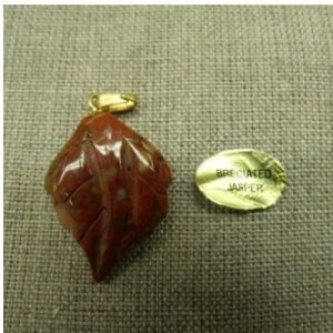 PENDENTIF MOTIF FEUILLE- BRECIATED,HAUTEUR: 2,5 cm / LARGEUR:2 cm / EPAISSEUR: 3 mm