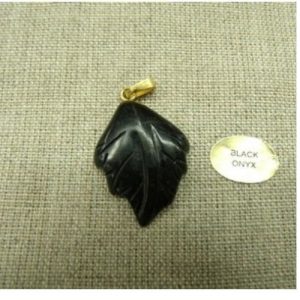 PENDENTIF MOTIF FEUILLE-BLACK ONYX,HAUTEUR: 2,5 cm / LARGEUR:2 cm / EPAISSEUR: 3 mm