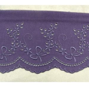 DENTELLE DE CALAIS violette brodée sur base coton 10 cm