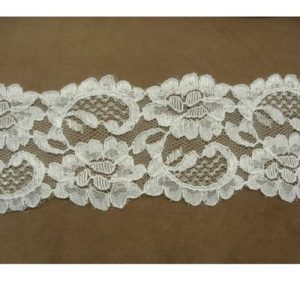 DENTELLE DE CALAIS blanche surbrodée motif floral 9 cm