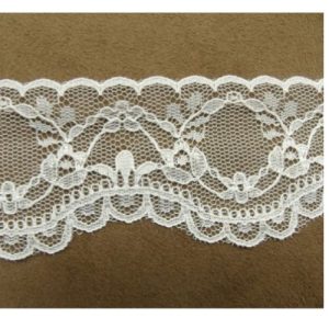 DENTELLE DE CALAIS brodée sur tulle blanche 4.5 cm