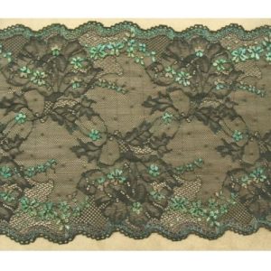 DENTELLE DE CALAIS stretch noire surbrodé vert dentelé sur les 2 bordures 24 cm