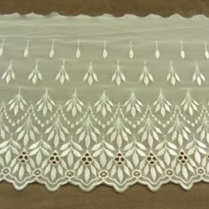 DENTELLE DE CALAIS polyamide brodée sur maille creme 18 cm