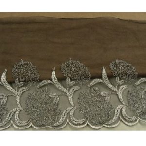 DENTELLE DE CALAIS noire brodée beige 20 cm / hauteur de broderie 11 cm