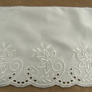 DENTELLE DE CALAIS gris perle 12 cm/ hauteur de broderie 8,5 cm