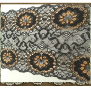 dentelle de calais leavers surbrodée noir et orange 19 cm