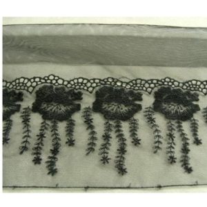 dentelle de calais noire brodée sur tulle 20 cm/ hauteur de broderie 10 cm