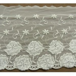 DENTELLE DE CALAIS stretch blanc cassée largeur 17 cm / hauteur de broderie 14 cm