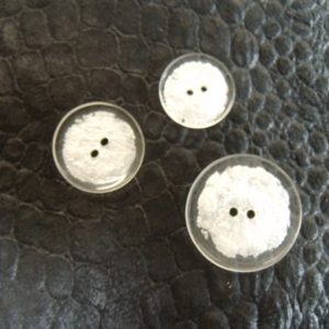 bouton transparent à 2 trou nacré crème