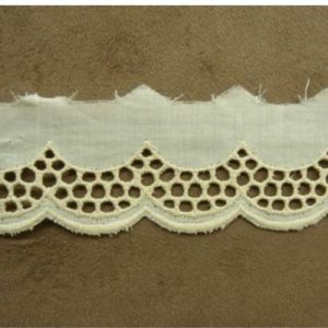 BRODERIE ANGLAISE VINTAGE écru 4.5 cm/hauteur de broderie 2.5 cm