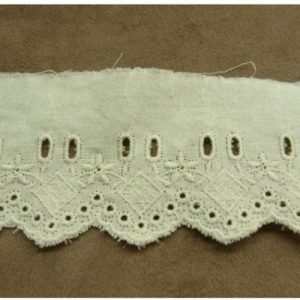 BRODERIE ANGLAISE VINTAGE COTON écru 6 cm/hauteur de broderie:3.5 cm