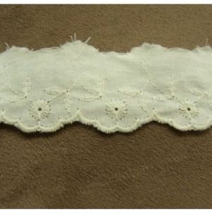 BRODERIE ANGLAISE VINTAGE COTON écru 3 cm / hauteur de broderie 2 cm