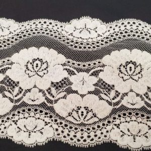 dentelle de calais surbrodée 14 cm