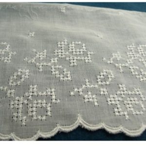 broderie sur voile de coton blanche 11 cm / hauteur de broderie 7 cm