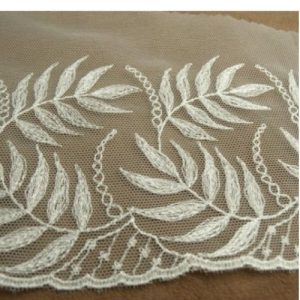 broderie voile sur tulle blanche 12 cm/hauteur de broderie 8 cm