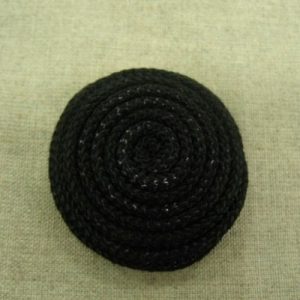 écusson à coudre pompon noir largeur 5cm sur hauteur 5cm