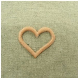 écusson thermocollant cœur rose largeur:4cm sur hauteur 5cm