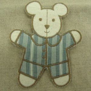 écusson thermocollant motif:nounours marron blanc et bleu largeur 8 cm / hauteur 10 cm