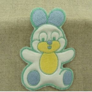 écusson thermocollant motif: LAPIN vert bleu blanc largeur 5cm sur hauteur 7cm