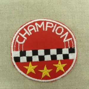 écusson thermocollant motif champion rouge avec étoile jaune 7 cm