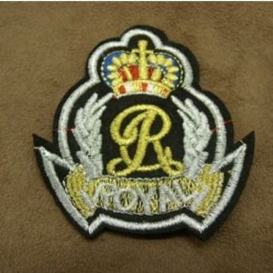 ÉCUSSON pour blazer argent & or largeur 6.5 cm / hauteur 7.5 cm
