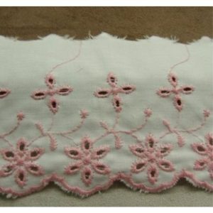BRODERIE ANGLAISE COTON FOND BLANC & rose pale 7 cm/ hauteur de broderie:5 cm