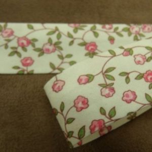BIAIS LIBERTY coton ou polyester fond blanc & fleurs ROSE ET VERTE 25 mm