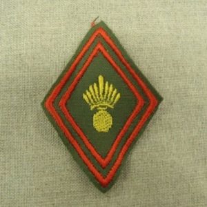 écusson militaire à coudre - kaki, rouge, jaune ,largeur 4cm sur hauteur 7cm
