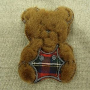 écusson à coudre- motif: OURS EN PELUCHE Marron écossais rouge , largeur 4 cm / hauteur 6 cm