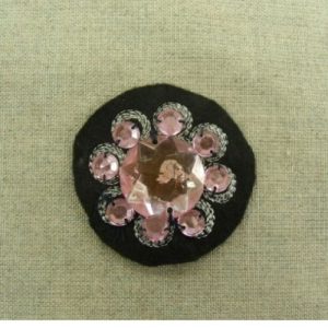 écusson rosace à coudre noir motif strass rose ,5 cm