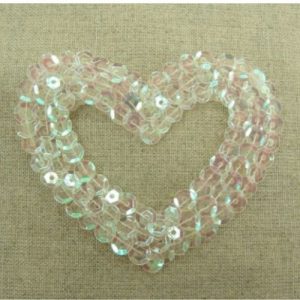 écusson sequin- à coudre- transparent - motif coeur ,largeur 7,5cm sur hauteur 6cm