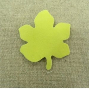 écusson à coudre- motif trèfle jaune ,largeur 4cm sur hauteur 4cm