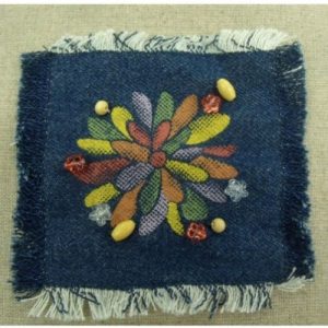 écusson à coudre jean's sur fleur en tissus ,largeur 9,5 cm sur hauteur 9,5cm