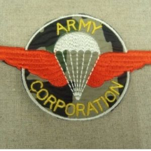 écusson militaire thermocollant motif parachute à ailes rouges,largeur 12 cm/ hauteur 7 cm