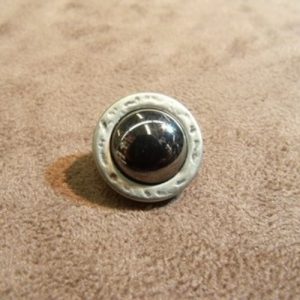 BOUTON A QUEUE GRIS ANTHRACITE,17 mm,de belle qualité