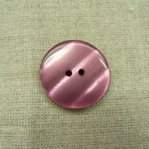 bouton acrylique à 2 trous violet ,28 mm,de belle qualité