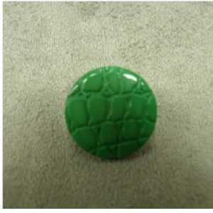 bouton acrylique à queue motif croco 17 mm