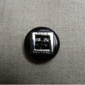 bouton carré acrylique garnit métal noir et argent ,23 mm,de belle qualité