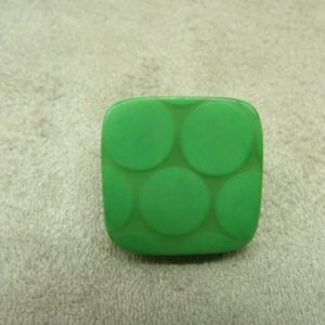 BOUTON CARRE ACRYLIQUE A QUEUE VERT,20 mm,de belle qualité