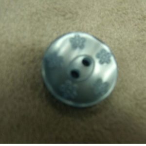 bouton acrylique motif fleurs bleu ciel